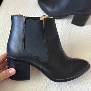 Nisolo heeled chelsea booties